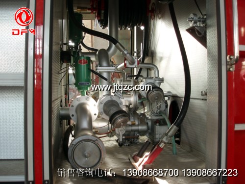 东风153消防车（中置消防泵）