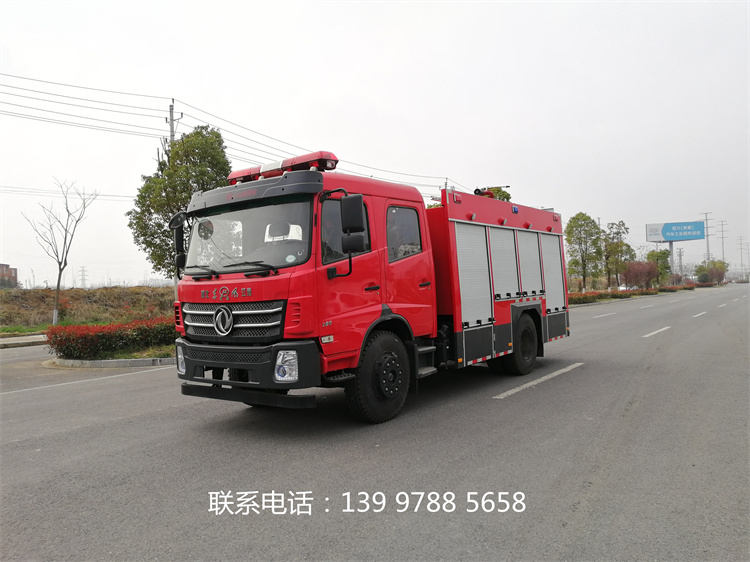 东风5.5吨水罐消防车