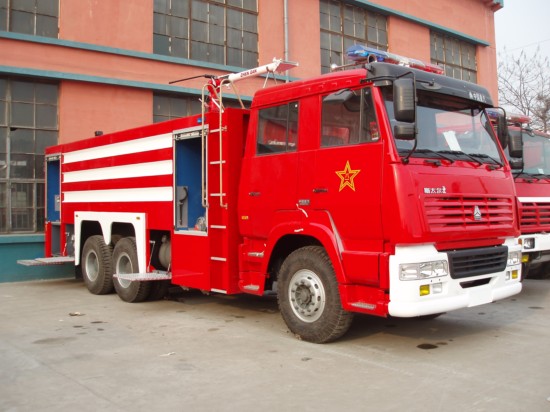 斯太尔双桥水罐消防车（12-15吨）
